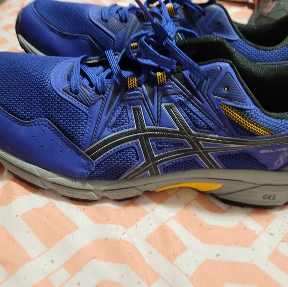 Shoes - Picture 2 of 2